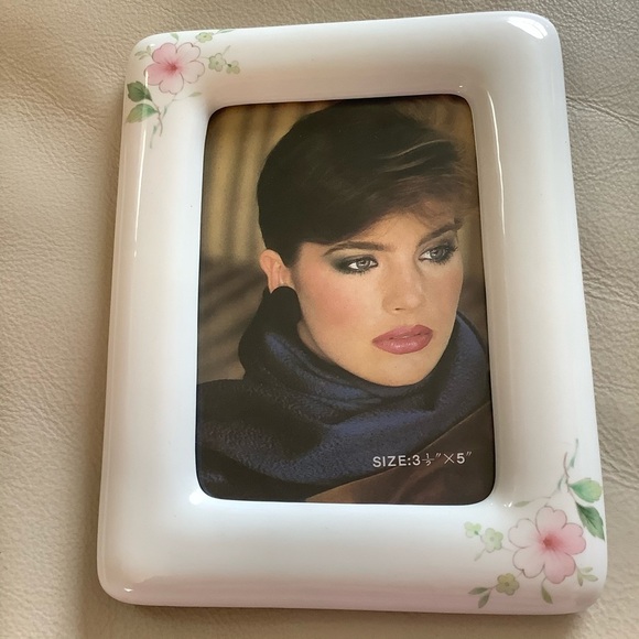 🔥🔥🔥5x7  & 31/2x5 picture Frames, White, Pink Floral - Picture 3 of 10